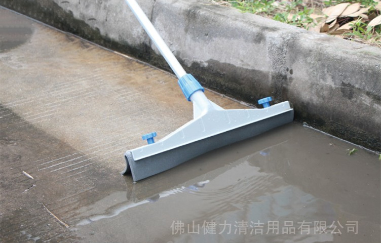 一到下雨天，院子里面總積水，施達多功能推水扒幫到您